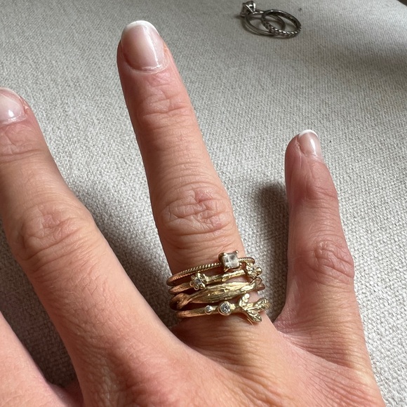 Mejuri Gold Star Ring- 18k gold and diamond - Picture 4 of 7